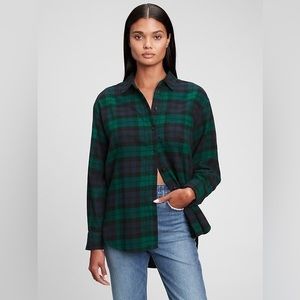 Gap women’s plaid shirt. No smoking/no pets household.
